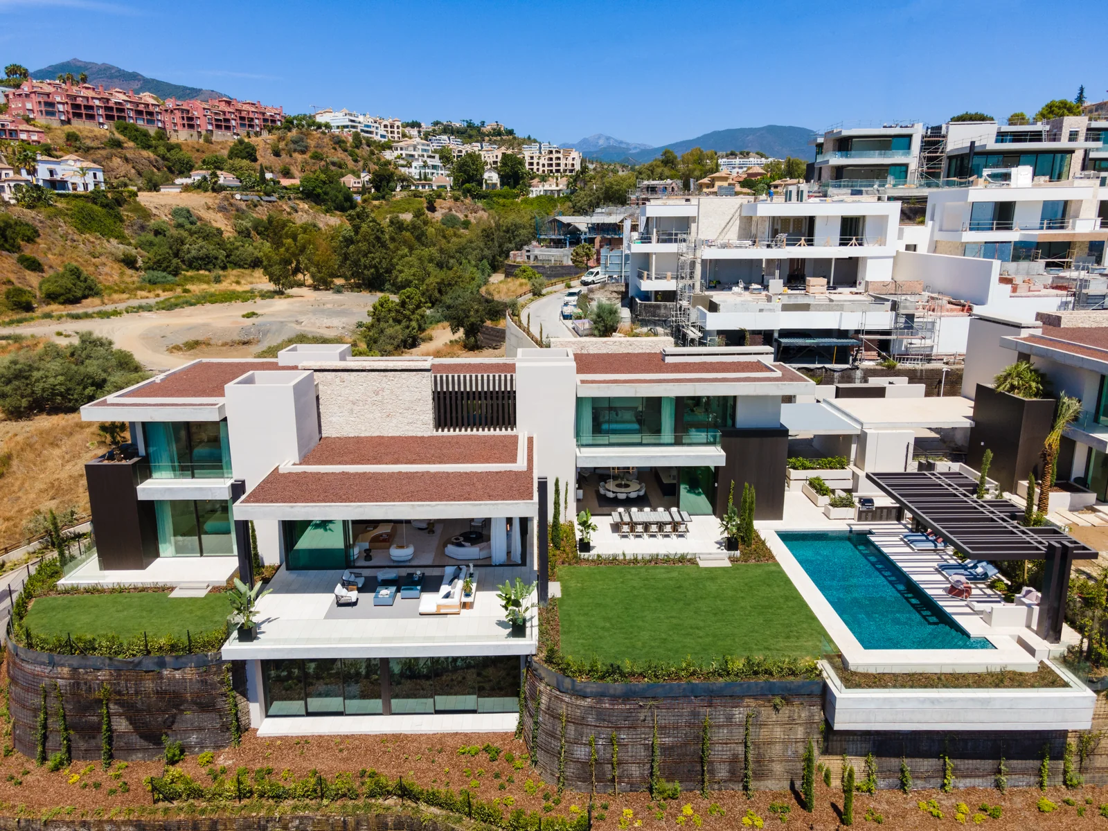 The Hills 8 — property photograph 3